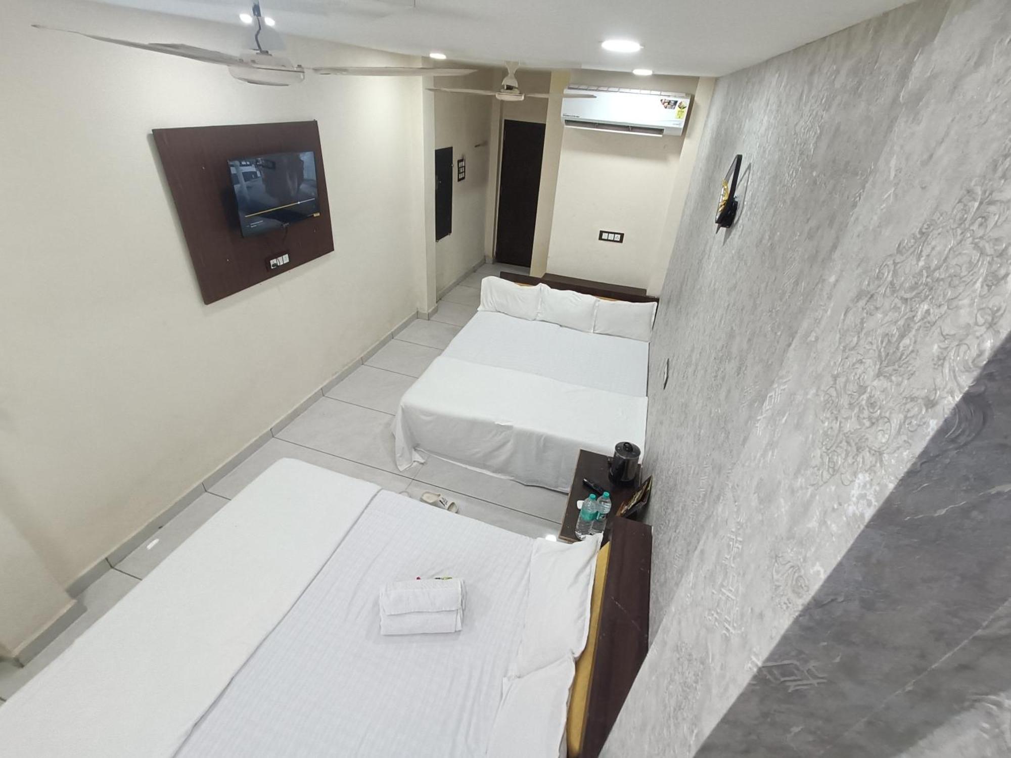 Ginger Hotels Ujjain Tower Kshipra Inn-Family Stay Airconditioned Hotel Eksteriør bilde